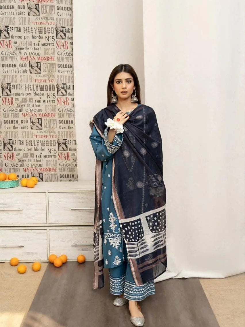 Lilac Embroidered Lawn 3Pcs Suit Set with Printed Diamond Dupatta