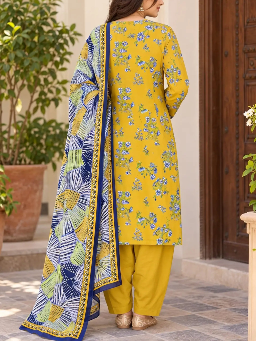 Stylish 3 Pcs Women's Unstitched Lawn Digital Print Suit